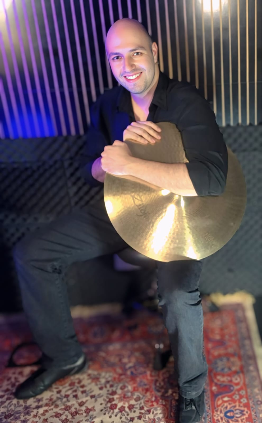 Guilherme tocando bateria